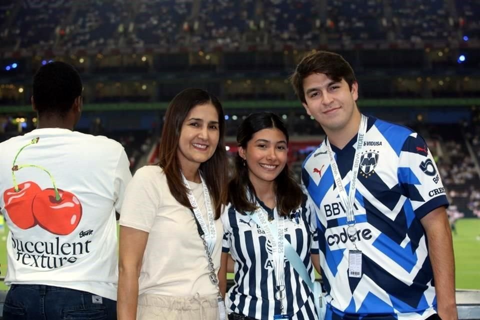 Claudia Tamez, Vale Rodríguez y Diego de la Garza