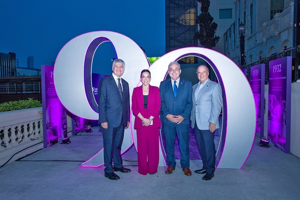 Juan Galindo, Lili García, Horacio Garza y Mario Páez.