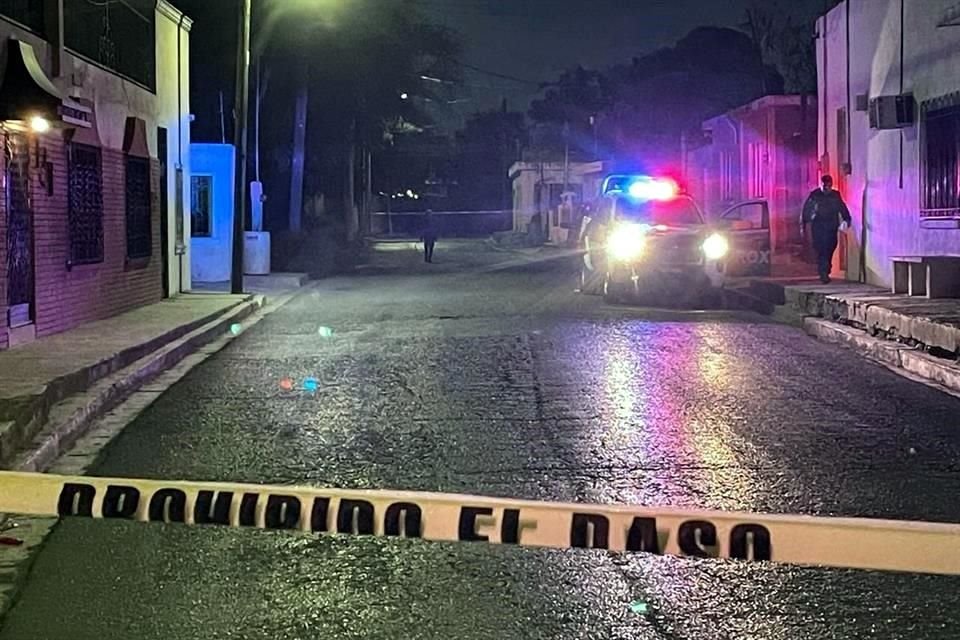 Los hechos fueron reportados alrededor de las 21:30 horas en el cruce de las calles Zaragoza y Callejón del Beso en la zona de la Cabecera Municipal.