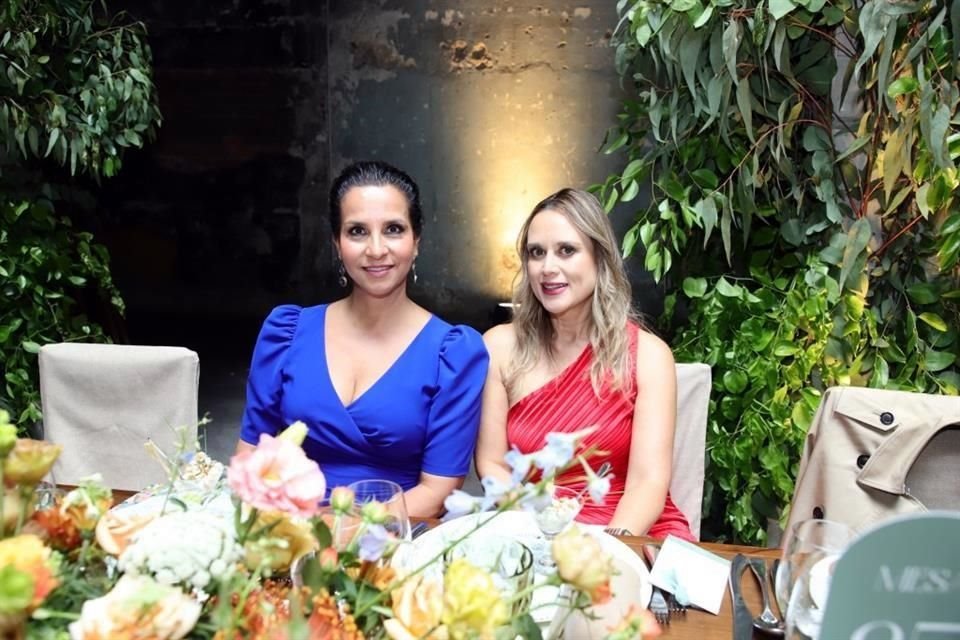 Yolanda de Peralta y Kenia Salas