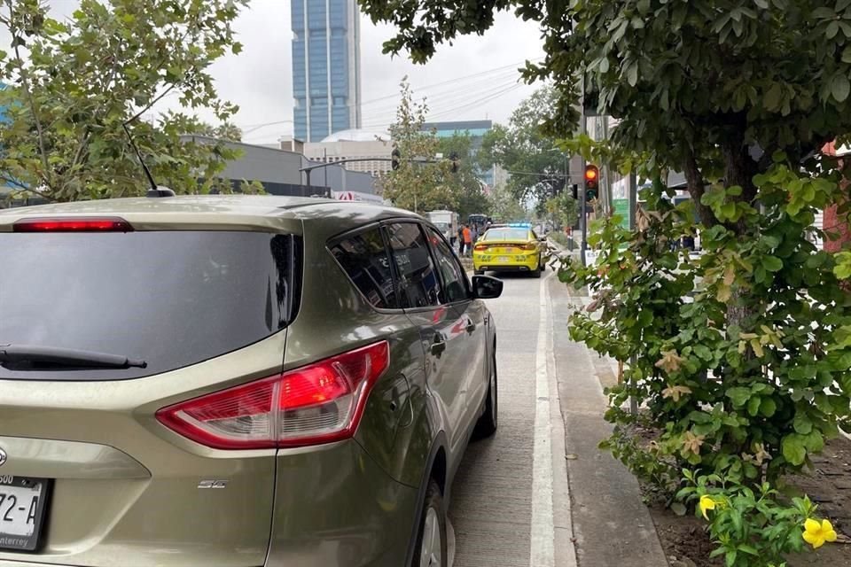 El nuevo carril, denominado de servicio, se abrió a la circulación de oriente a poniente, desde Zaragoza a Cuauhtémoc.