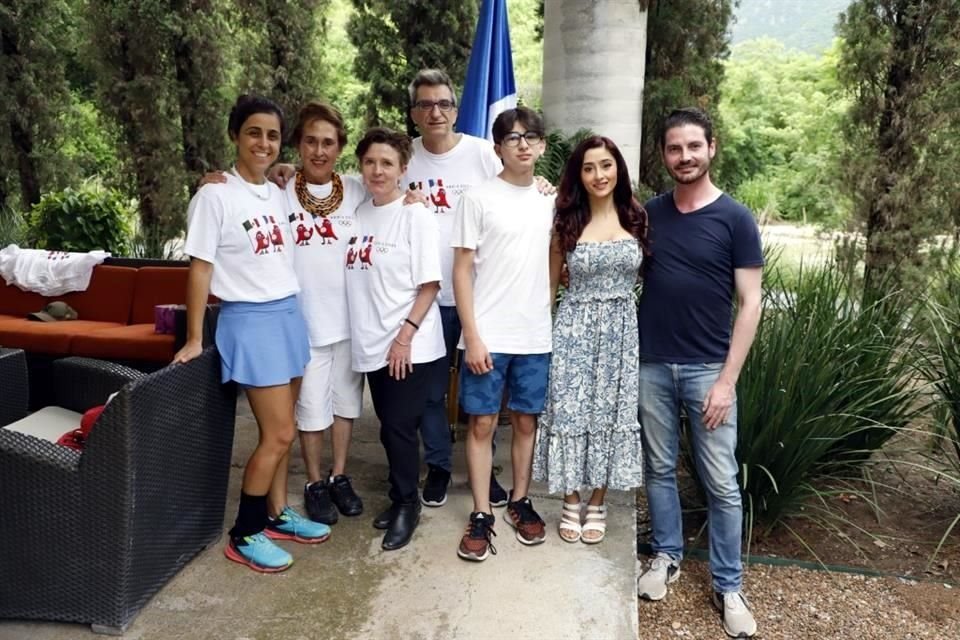 Emec Pierre, Susana Canales, Beatriz Beaud, José Manuel Blanco, Luis Fer Luna, Diana Luna y Benjamín Arrontar