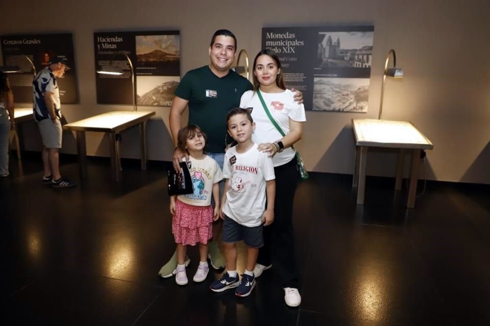 Gerardo González, Alejandra Ayala, María Alejandra González y Luis Mateo González