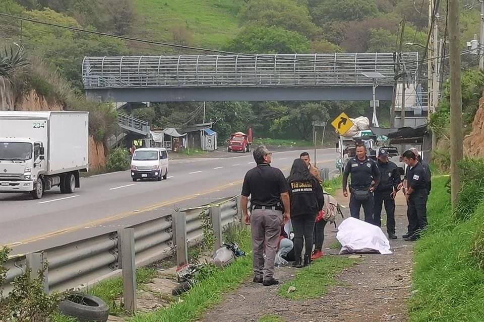 Policías de Naucalpan recibieron el reporte de un accidente cerca del kilómetro 12 de la vialidad. 