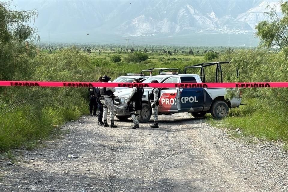 El hallazgo fue realizado en una brecha cercana a la calle Portal del Norte y la Vía a Laredo, cerca de la Colonia Paraje San Francisco.