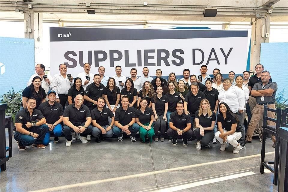 Colaboradores de Grupo Stiva y contratistas ganadores de Suppliers' Day 2024.