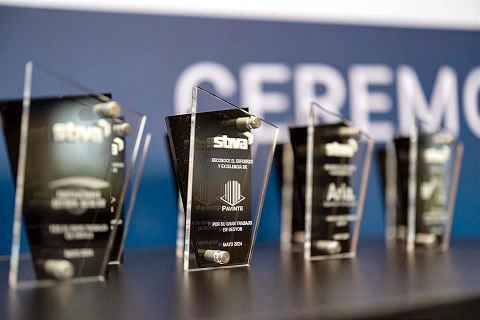 Reconocimientos entregados a los contratistas.