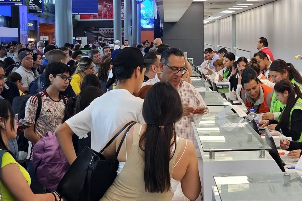 Según los despachadores, el miedo por perder vuelos nacionales provocó que la gente llegará horas antes a sus vuelos
