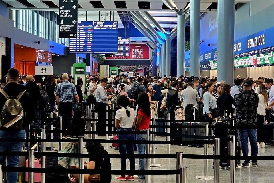 Durante el ciberataque que provocó fallas en el Aeropuerto Internacional de Monterrey fue robada información.