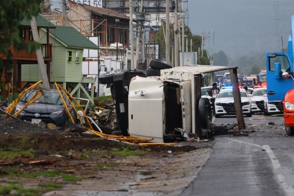 El accidente se registró en el kilómetro 44 de la vía federal, en la comunidad de Chirinos.