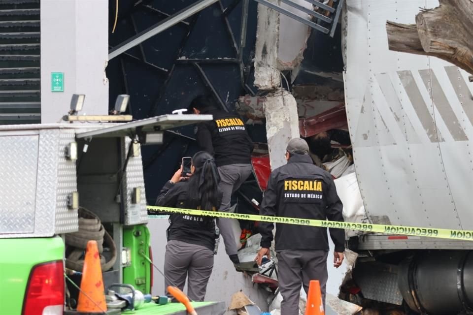 El sitio fue abanderado por agentes de caminos y carreteras de la Guardia Nacional.