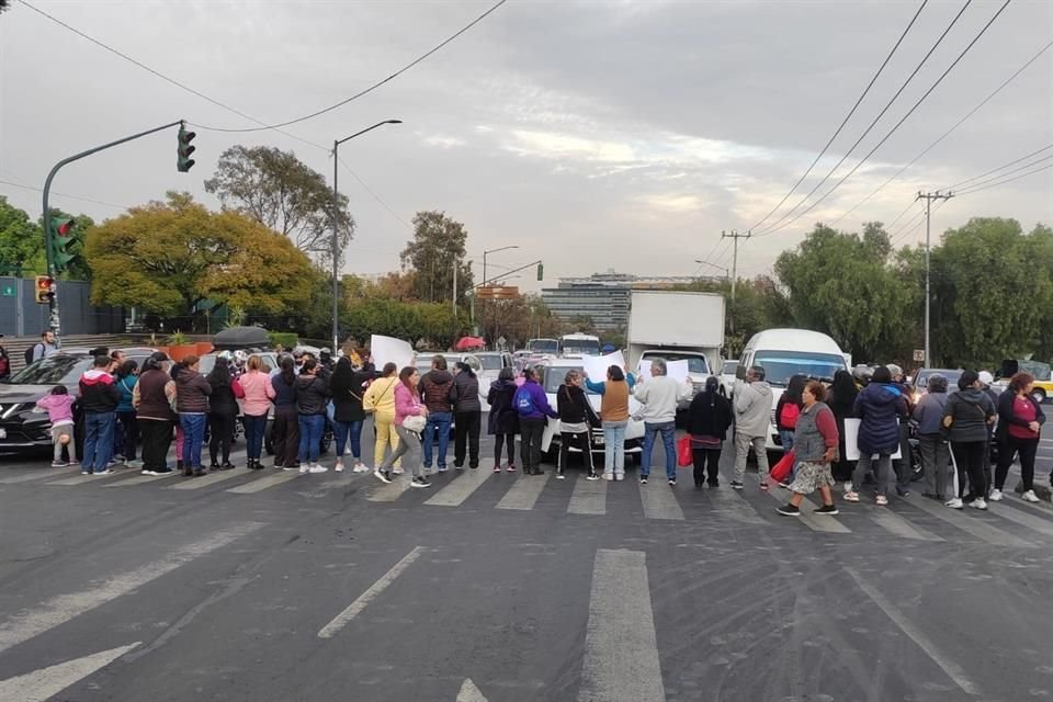 De acuerdo con una de las habitantes, las irregularidades en el suministro de agua comenzaron a inicios de año; sin embargo, desde hace tres meses ya no contaba con el servicio.