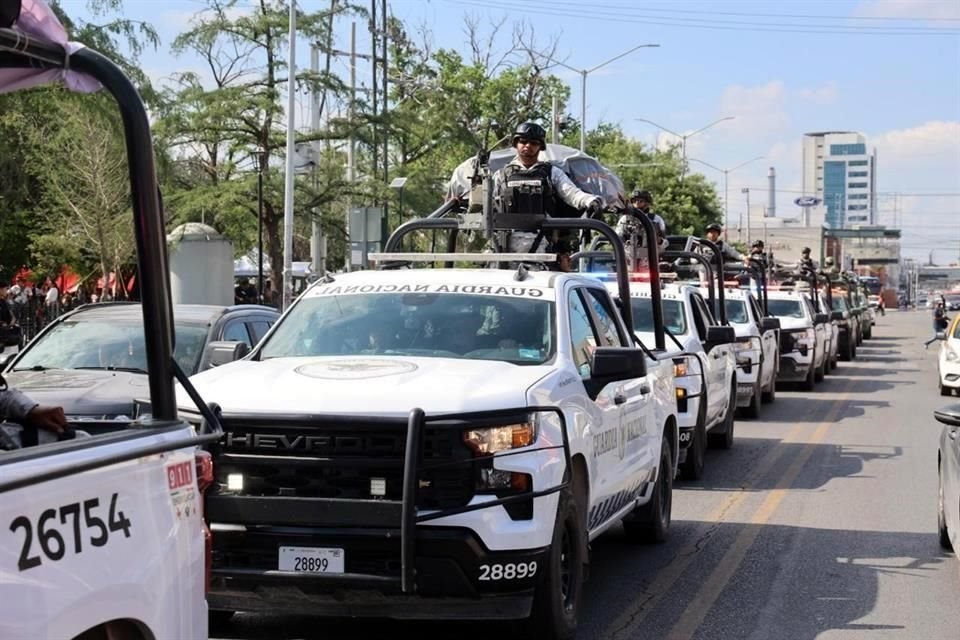 El convoy se dirigió al campo militar, en Apodaca.