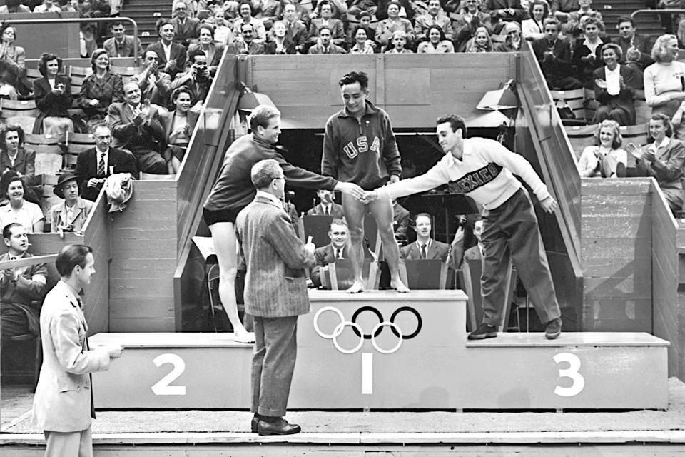 Joaquín Capilla (der.) es el deportista mexicano más laureado en la historia de los Juegos Olímpicos.