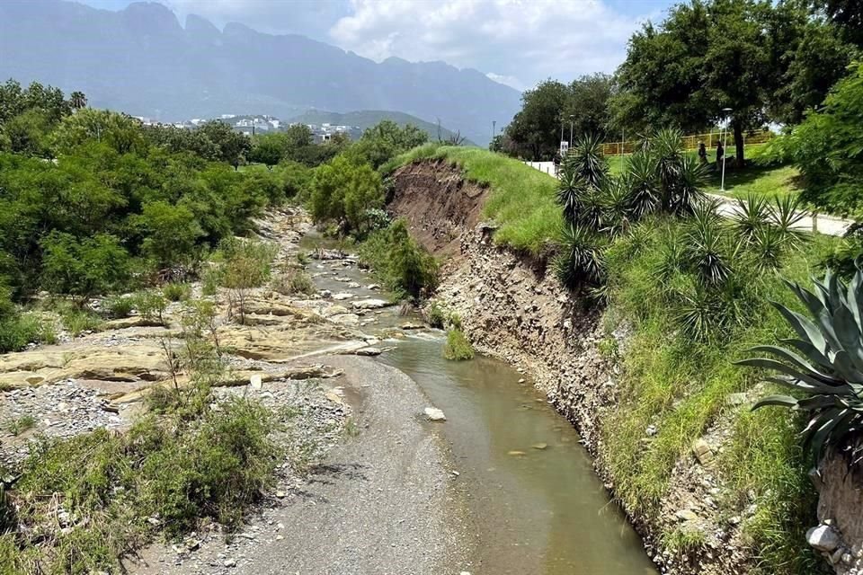 Tras el paso de la tormenta 'Alberto', la parte norte del Arroyo San Agustín, que atraviesa el Parque Rufino Tamayo, se deslavó.