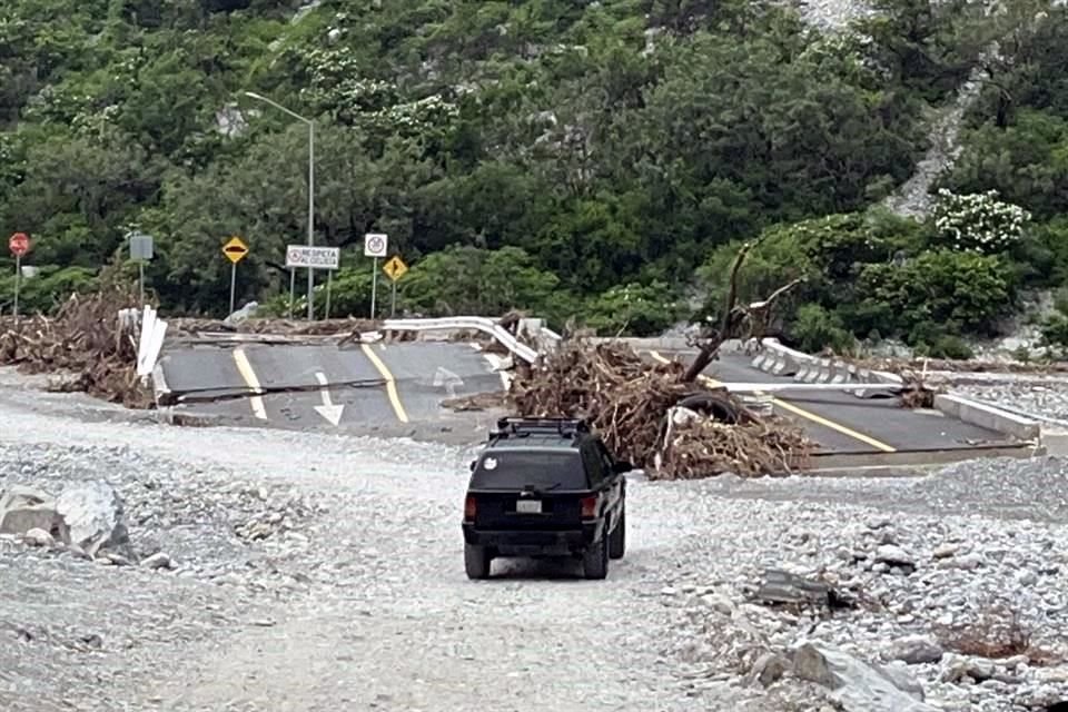 La mayoría de los caminos al interior de La Huasteca siguen destrozados, lo que mantiene a comunidades incomunicadas.