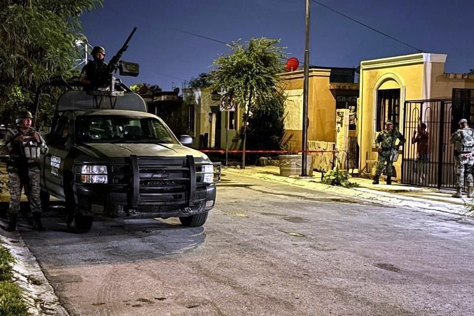 Desde un auto, dos hombres fueron asesinados a balazos, la noche del domingo.