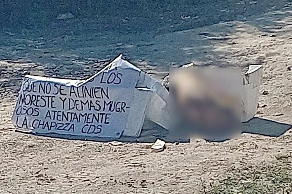 Un cuerpo mutilado y un narcomensaje fueron abandonados junto a una carretera.