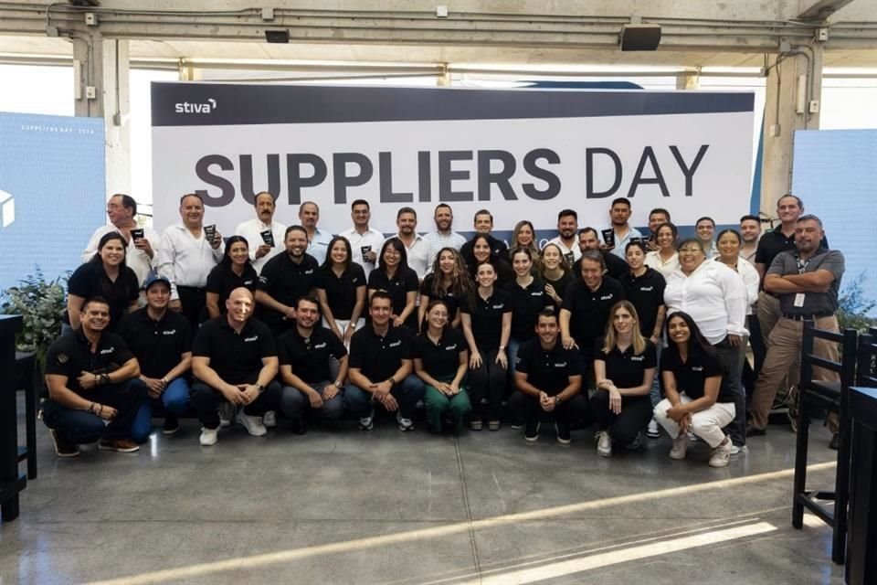 Colaboradores de Grupo Stiva y contratistas ganadores de Suppliers' Day 2024.