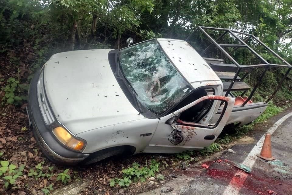 El ataque ocurrió esta mañana en la carretera federal Tierra Colorada- Ayutla, a la altura de la comunidad San Juan del Reparo.