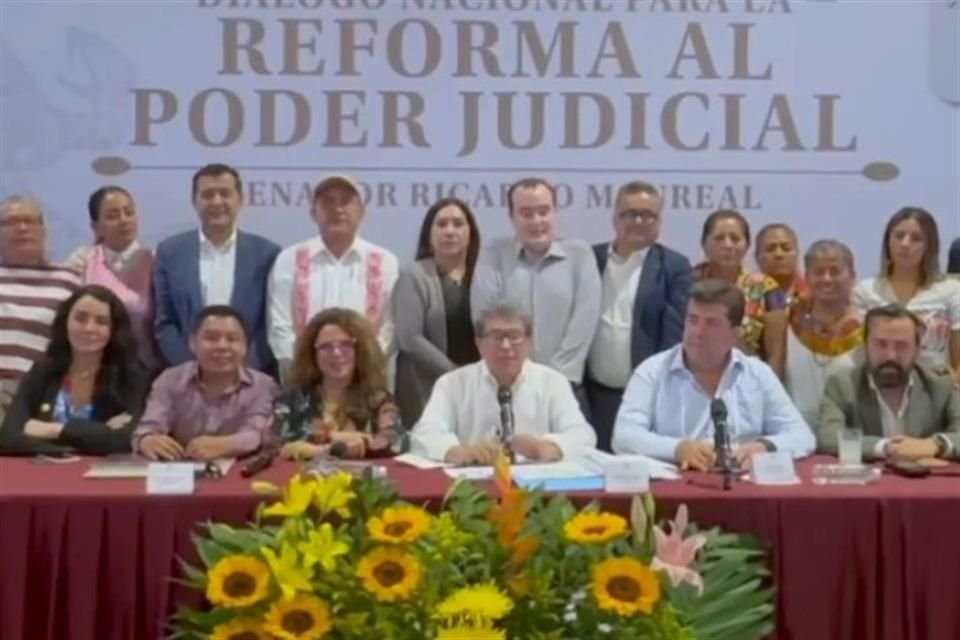 El senador participó en foro en Oaxaca sobre reforma al PJ.