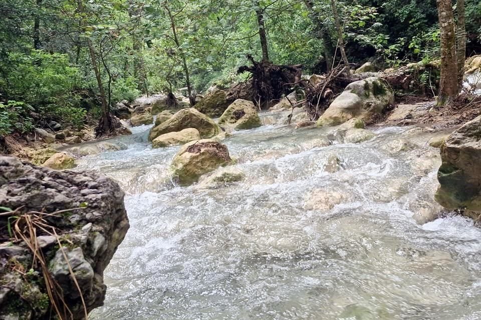 Las cascadas tomaron fuerza en la parte alta de la sierra gracias a las fuertes precipitaciones.