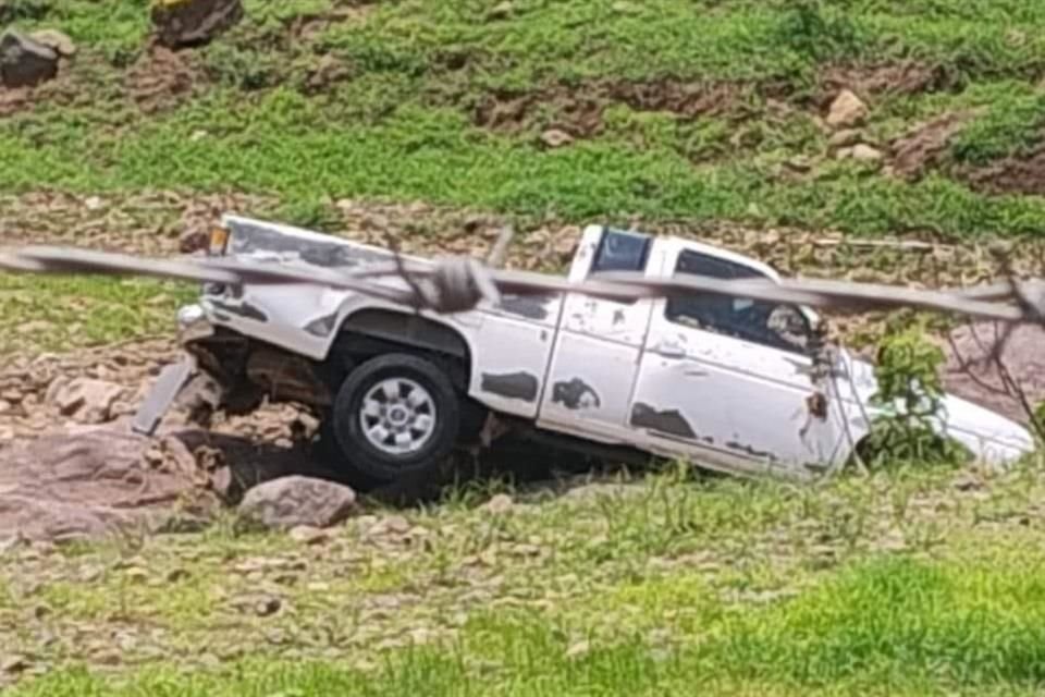 El 20 de Julio, Miguel Rodríguez Ramos y su esposa Sara Isabel Ruelas Herrera, viajaban con sus hijas Verónica y Sara Paola, cuando fueron arrastrados el Río Los Laureles en Etzatlán.