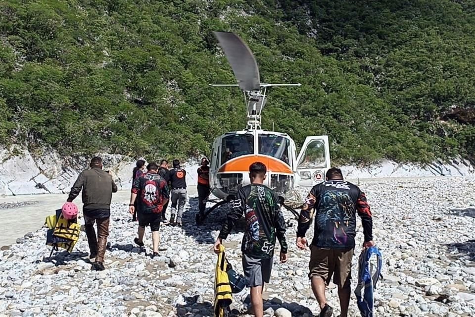 De acuerdo con informes de la dependencia estatal, desde poco antes de las 10:00 horas, se realizó el sobrevuelo en esa zona del Río Pilón y ubicaron a las personas una hora más tarde.