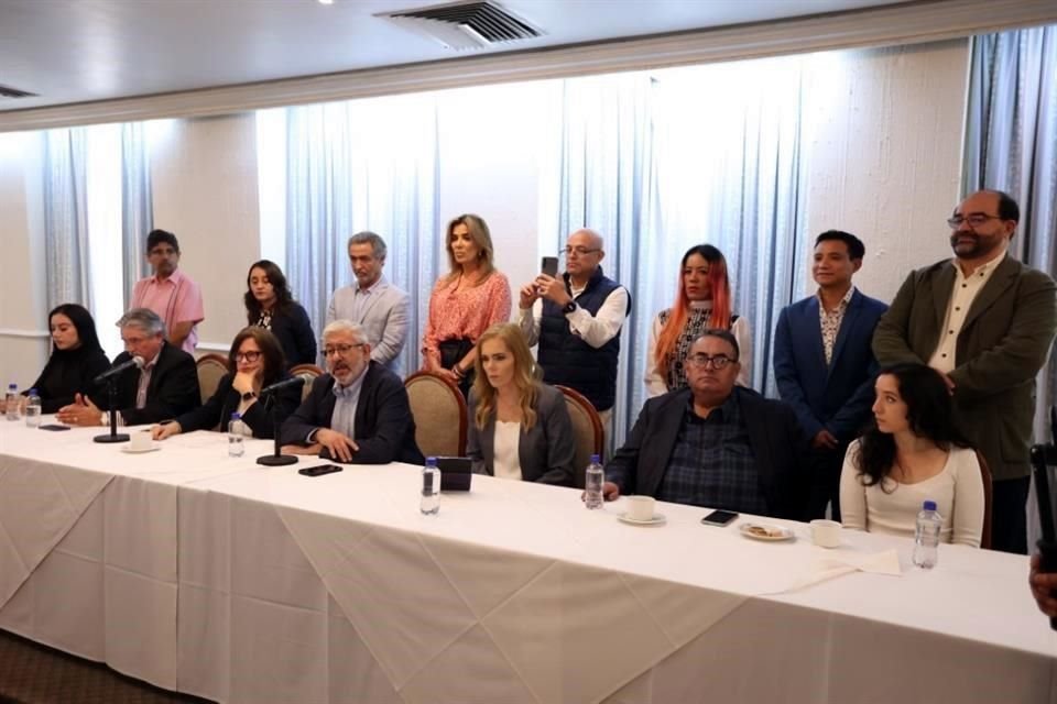 Integrantes del Frente Cívico Nacional en conferencia de prensa.