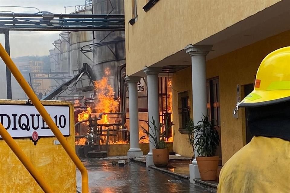 Una explosión se registró en fábrica de José Cuervo, de la Colonia Villa, en Municipio de Tequila, Jalisco; autoridades laboran en el lugar.