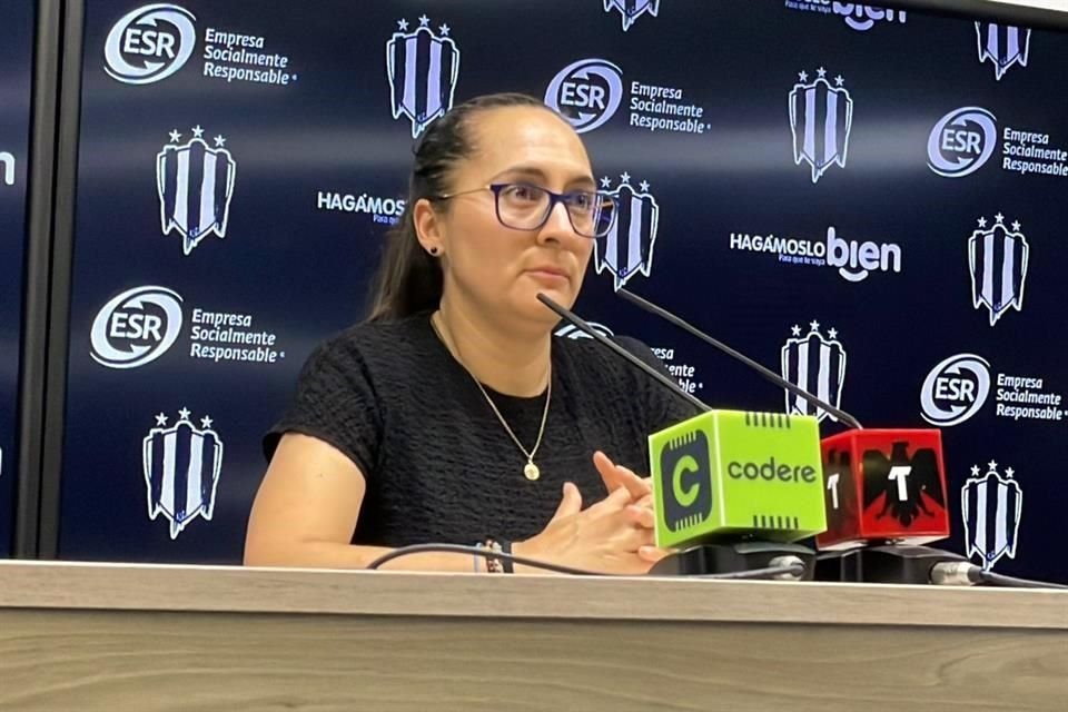 Amelia Valverde, estratega de Rayadas, ve beneficioso   el trajín de partidos que tienen sus jugadoras.