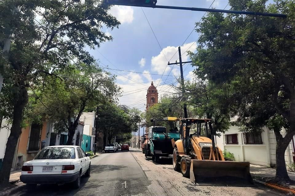 El Municipio de Monterrey repara 14 calles del Primer Cuadro como parte de programa para rehabilitar vialidades del Centro regio.