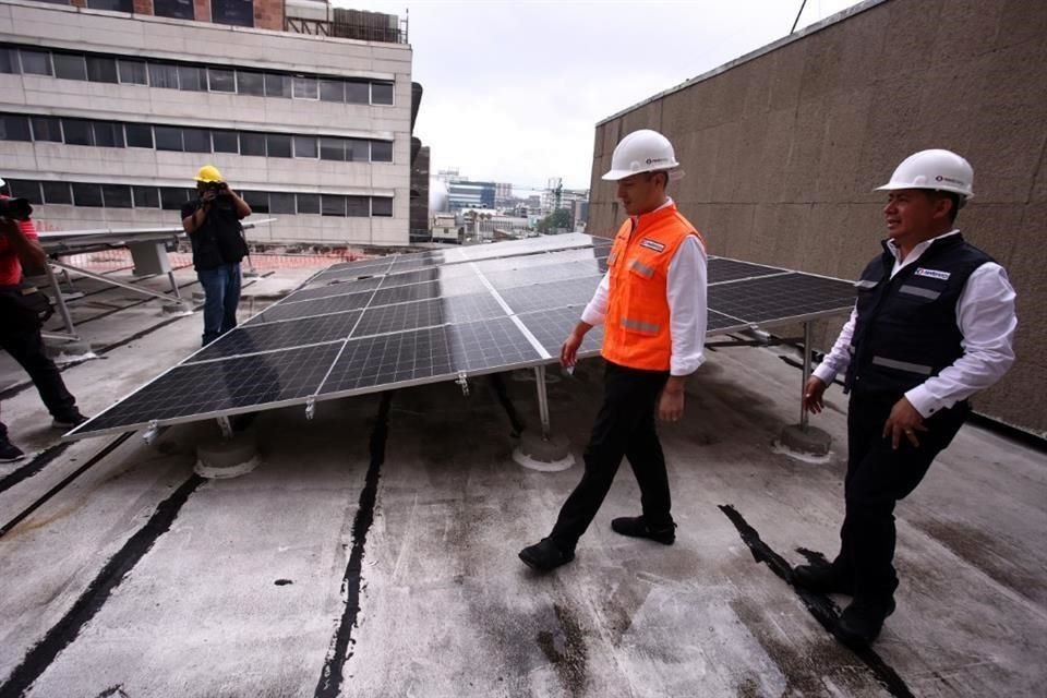 El Edil emecista señaló que ya colocaron mil paneles solares en el Palacio Municipal, en el edificio del C4, Servicios Públicos y el DIF municipal.