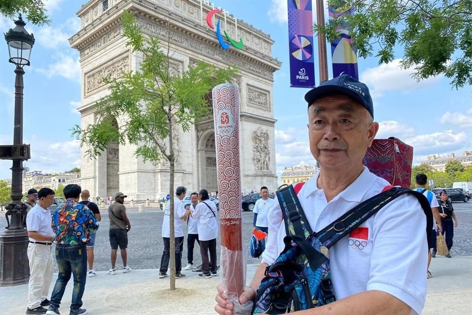 El Arco del Triunfo es uno de los lugares más asediados de los Juegos Olímpicos y las largas filas son interminables para capturar una foto.