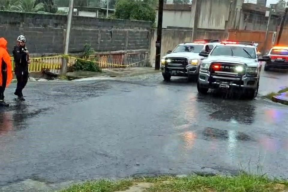 Protección Civil del Estado se movilizó ante el reporte de un hombre arrastrado por la corriente.