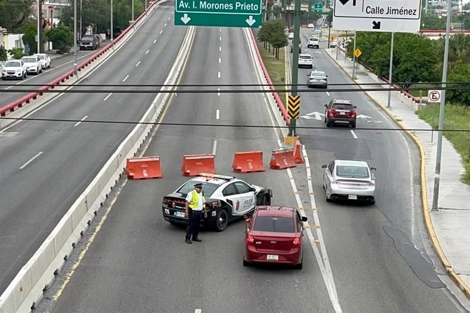 La circulación del puente de Morones Prieto y Jiménez quedó cerrada desde esta mañana.