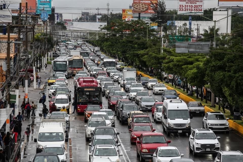 Sigue estas recomendaciones de rutas alternas para ingresar a Guadalajara, ante el socavón de Avenida López Mateos.