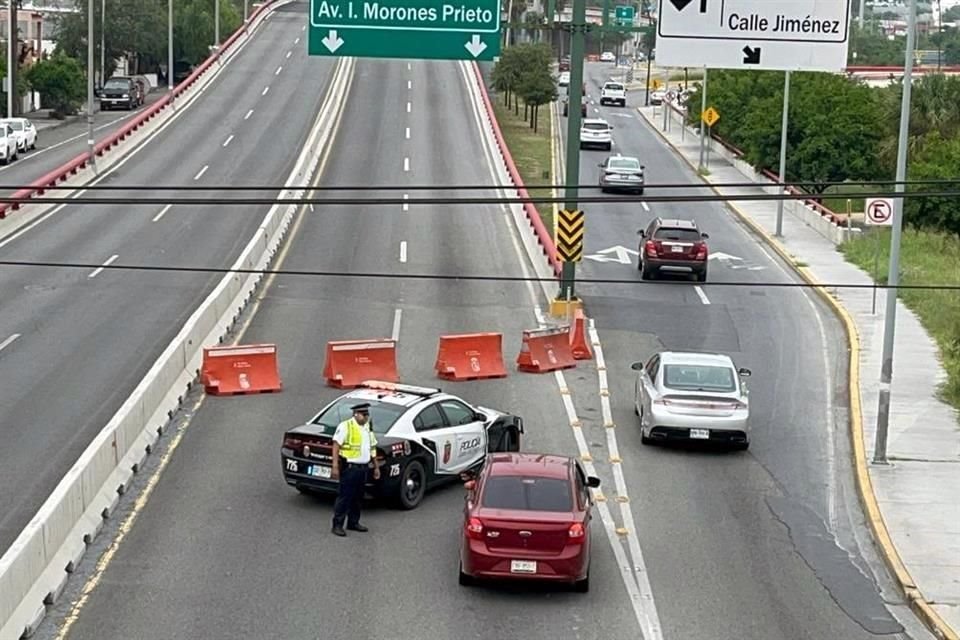 El puente fue inaugurado el 9 de marzo del 2018, en la administración del Alcalde Mauricio Fernández, y a los pocos meses registró daños. 