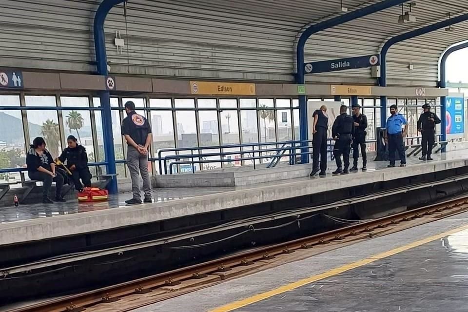 Los guardias de la estación detectaron que se comportaba de forma extraña, por lo que se acercaron a dialogar con ella.
