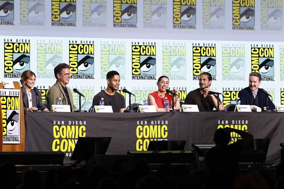 Lauren LeFranc, Dylan Clark, Rhenzy Feliz, Cristin Milioti, Mike Marino y Matt Reeves estuvieron presentes en el panel de 'The Penguin'.