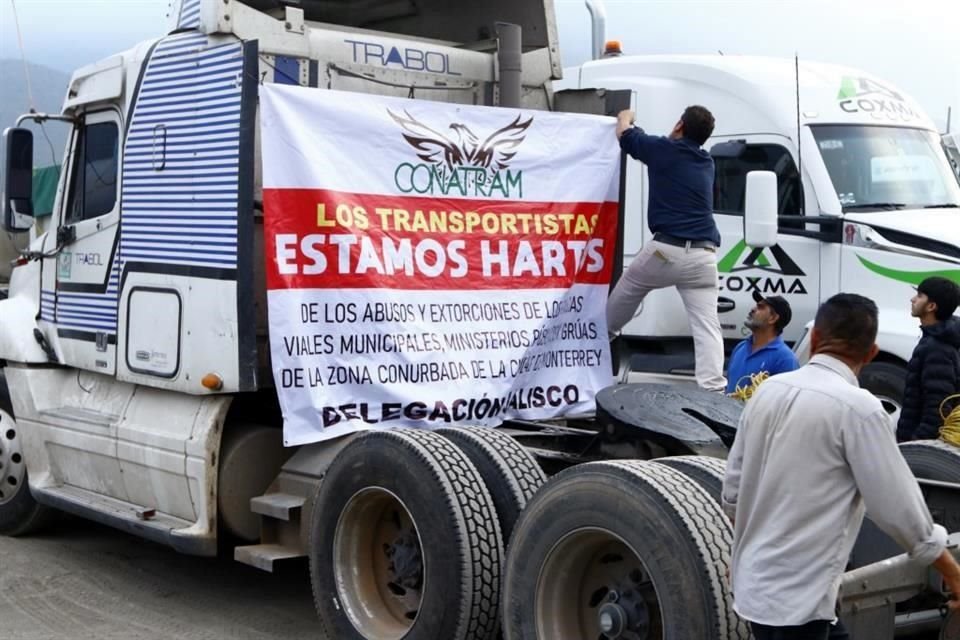 Los manifestantes pretenden aparcar en el Libramiento Noreste, previo a salir rumbo al Palacio estatal, lo que complicaría la vialidad.