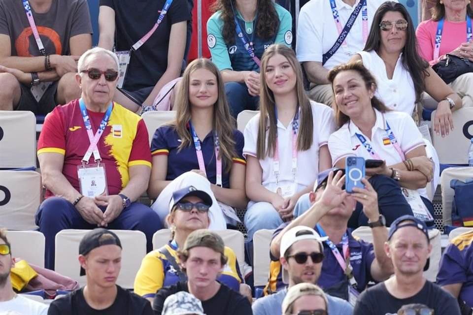 La Princesa Leonor y la Infanta Sofía han mostrado su apoyo a los atletas españoles en los Juegos Olímpicos de París.