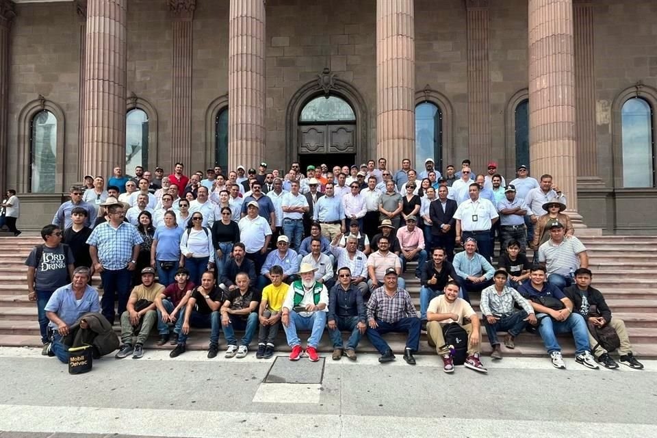 Integrantes de Conatram arribaron al Palacio de Gobierno.