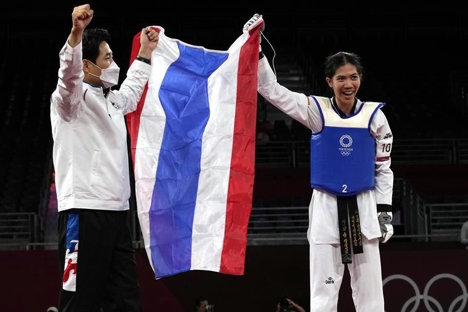 La tailandesa Panipak Wongphatthanakit venció en la Final a Cerezo en la categoría de 49 kilogramos.