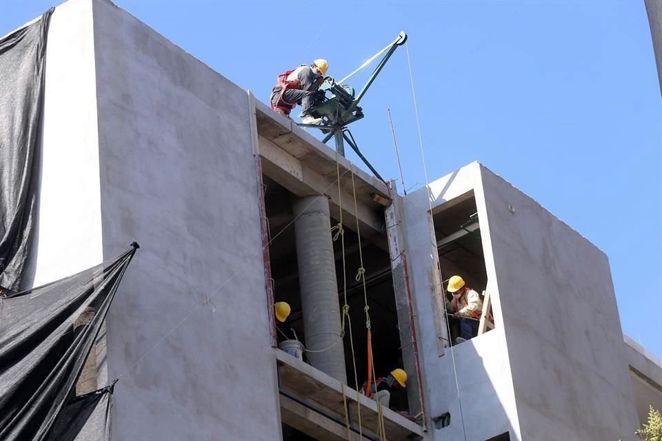 Sólo en abril, los desarrolladores inscribieron 4 mil 962 planes de construcción de viviendas en Nuevo León, un alza anual del 22 por ciento y la cantidad más elevada para un cuarto mes de año desde el 2013.