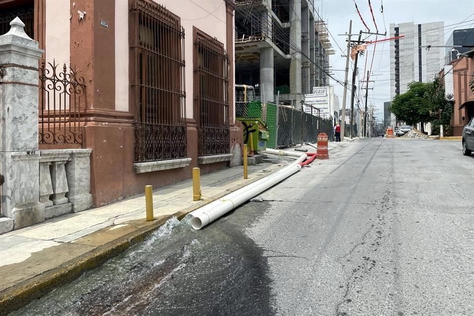 Por estas molestias, aseguraron, ya se han hecho reportes a Agua y Drenaje y al Municipio de Monterrey sin que hasta el momento hayan sido atendidos.