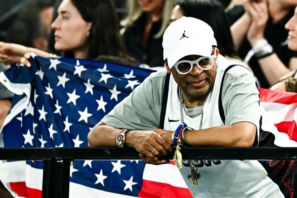 El director Spike Lee atestiguó la justa desde la primera fila.