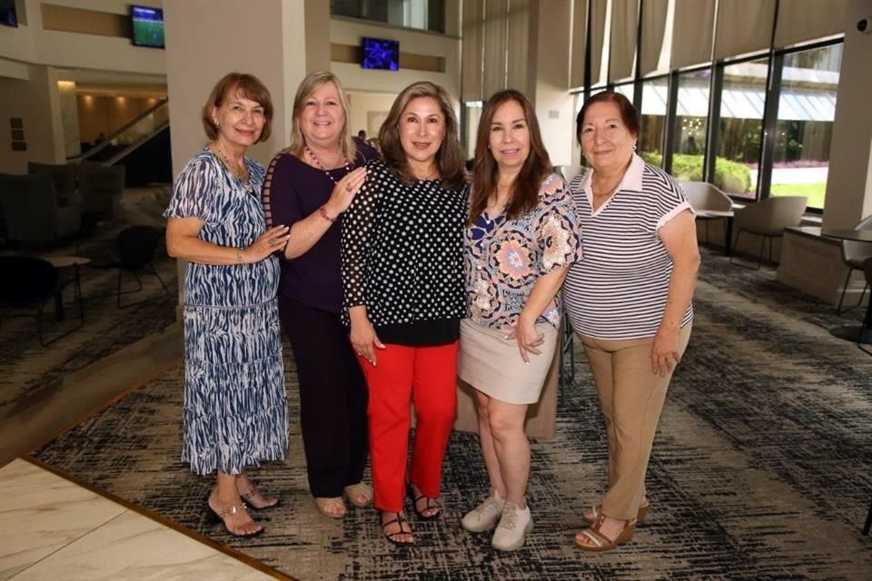 María Elva Quintanilla de Álvarez, Laura Villarreal de Quintanilla, Cristina de Quintanilla, Finy Quintanilla y María Elsa Quintanilla