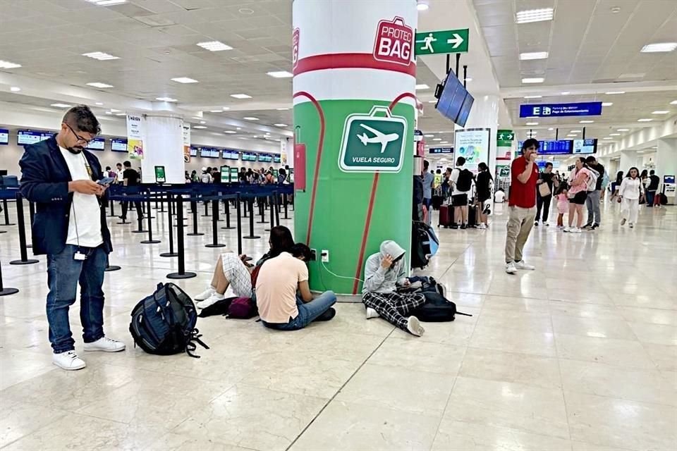Los aviones son uno de los principales lugares de contagio.