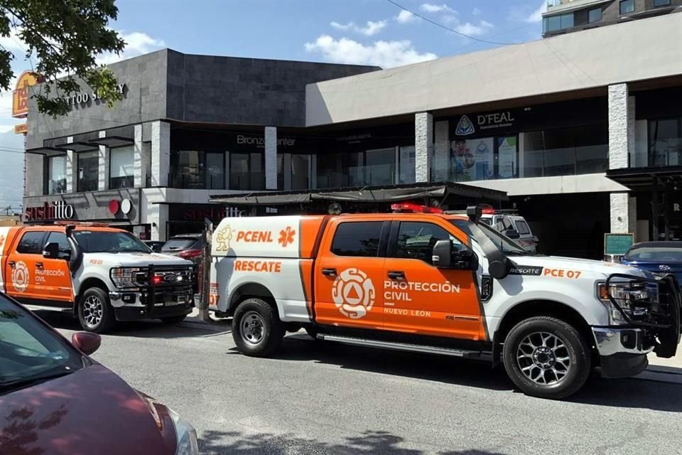 El incidente fue reportado a las 14:40 horas en la Plaza Comercial Guadalquivir, en San Pedro.